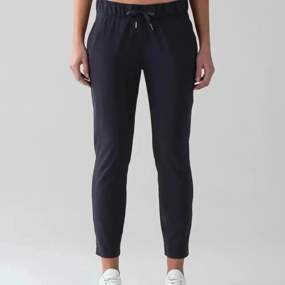 Lululemon On The Fly Pant *Woven 28"Midnight Navy